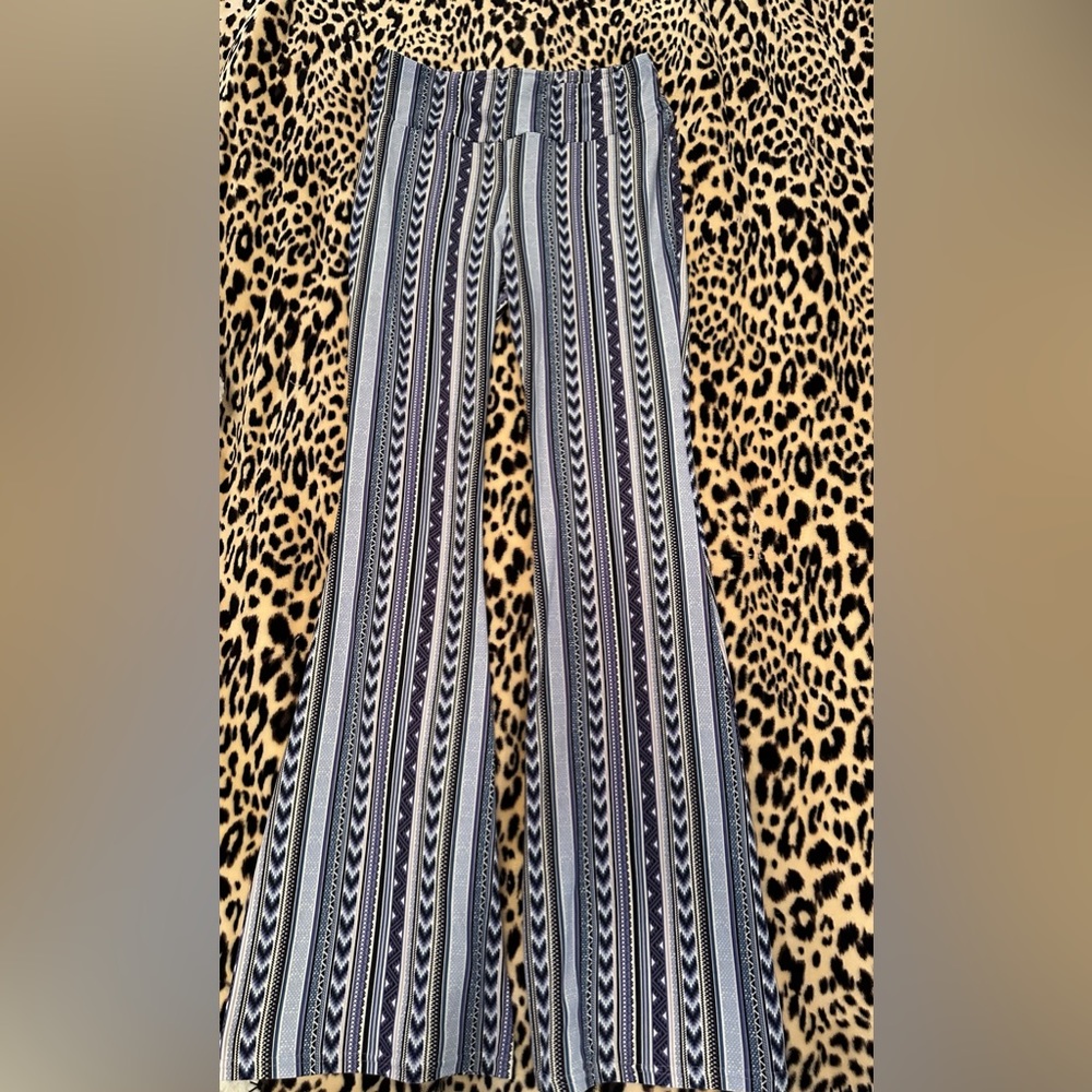 No boundaries stretch pants